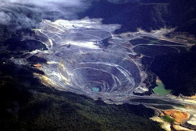 Minas de Oro en la Isla Sumbawa de Indonesia