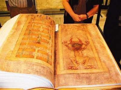 biblia del diablo, Bíblia de Satanás, Biblia del demonio, the gigas codex, codex of gigas, el codex gigas, devils bible, curiosidades, Bíblia de Satanás, Biblia del demonio, Biblia del diablo, Código Gigas, Codex Gigas, CURIOSIDADES, Leyendas, leyendas negras, Libro gigante, LIBROS, Libros enigmáticos, Libros malditos, Manuscritos enigmáticos, Manuscritos medievales, Rarezas