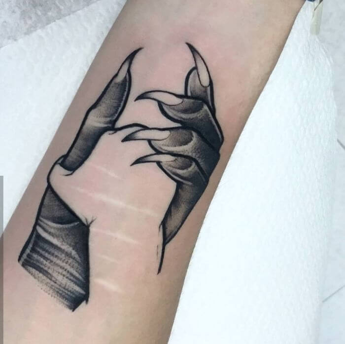 30 Times Tattoo Artists Did An Awesome Job Covering Up People's Scars And Birthmarks