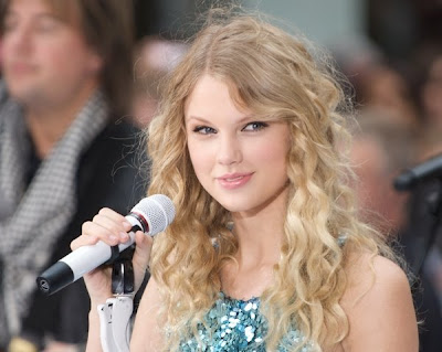 taylor swift hair. Taylor Swift Lovely Curly Hair