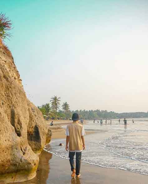 Keindahan Pantai Carita Banten