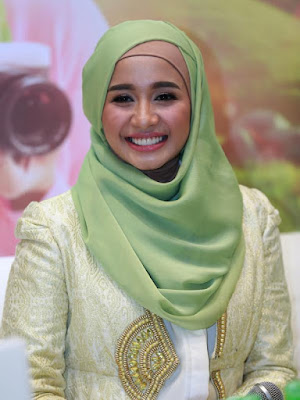 Kreasi Hijab Artis