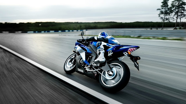 Yamaha motorcycle HD Wallpaper