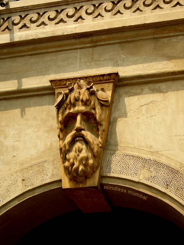 portrait sculpture at horniman circle mumbai