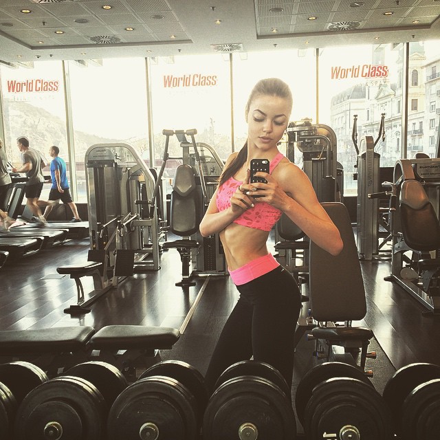 Sexy Hot Celebrities In Yoga Pants in Gym for Selfie