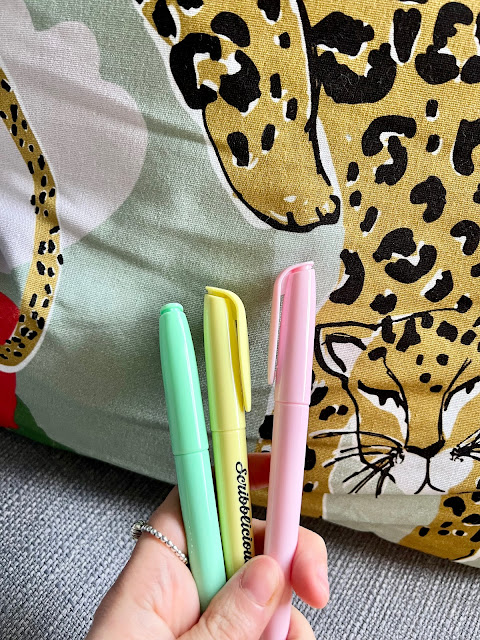 The little life of T / Oh So T showing highlighters
