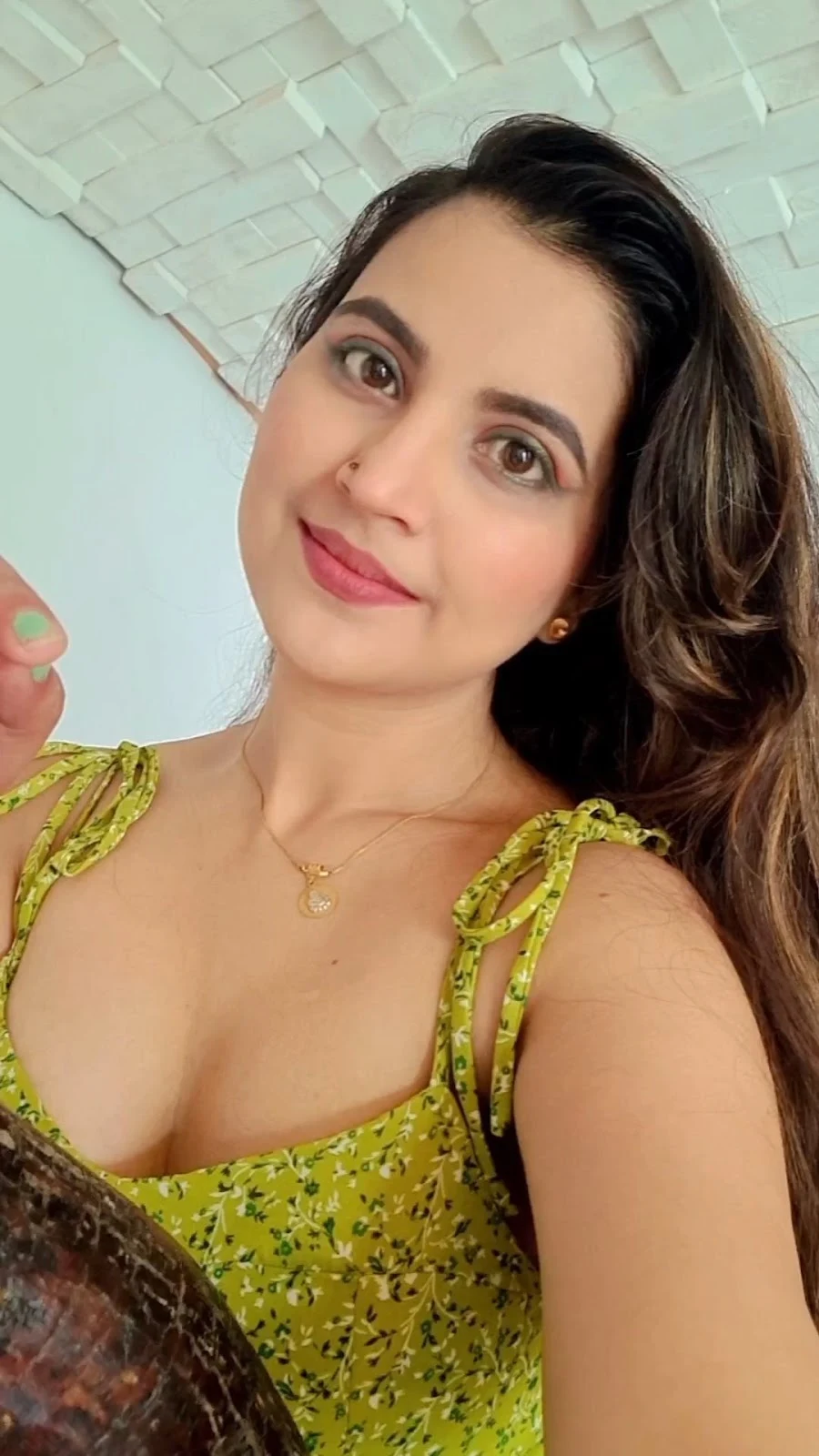 jolly bhatia curvy actress high slit dress