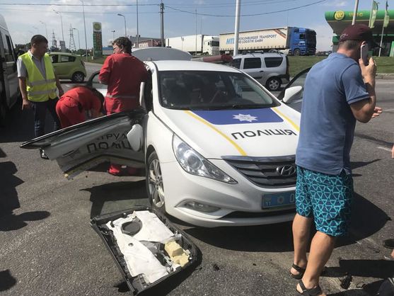 У Вінниці автомобіль патрульної поліції спровокував ДТП, є постраждалі - відео 