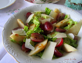 Ensalada de uvas, queso y peras