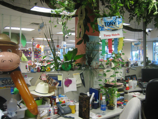 Leonard-Land: Why do they enjoy the working at Zappos ?