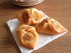 Apple Kolaches Recipe @ http://treatntrick.blogspot.com