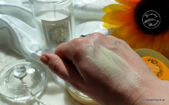 Masło do ciała o zapachu orientalnym. The Ayurveda Ritual Smoothe & Balance Body Butter.