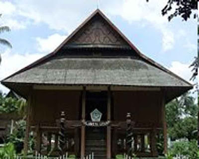 FOTO : Rumah Adat Sulawesi Utara