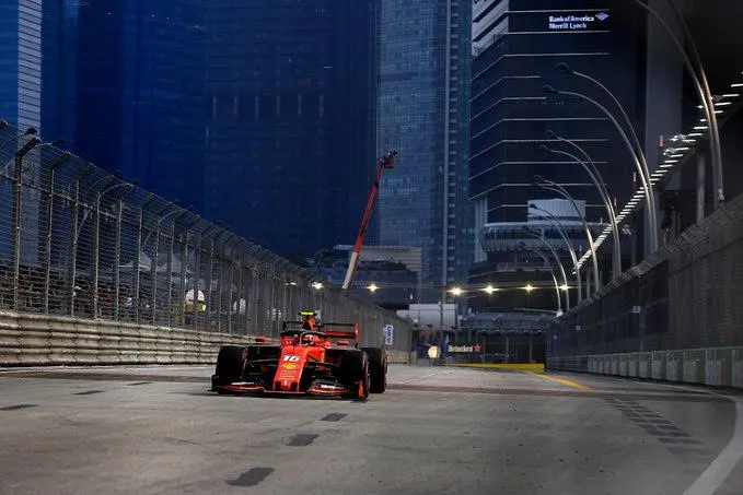 Charles Leclerc conquista la pole del gran premio di Singapore 2019