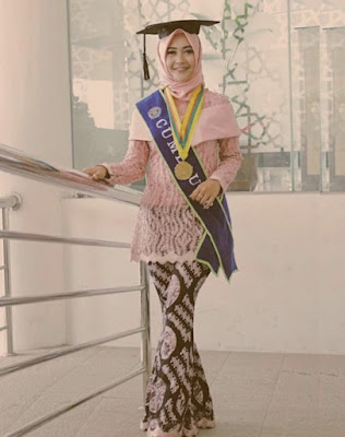 model hijab wisuda menutup dada terbaru