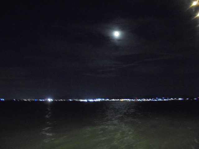 ミシガン船の夜の琵琶湖