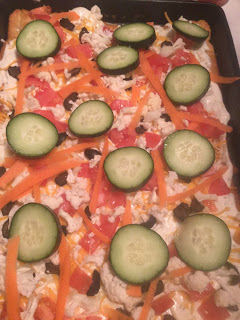 How to make a vegetable pizza, easy crescent veggie pizza, ultimate party food, vegetarian recipe, food ideas for showers,