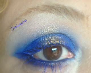 eye_makeup_look_blue_and_gold