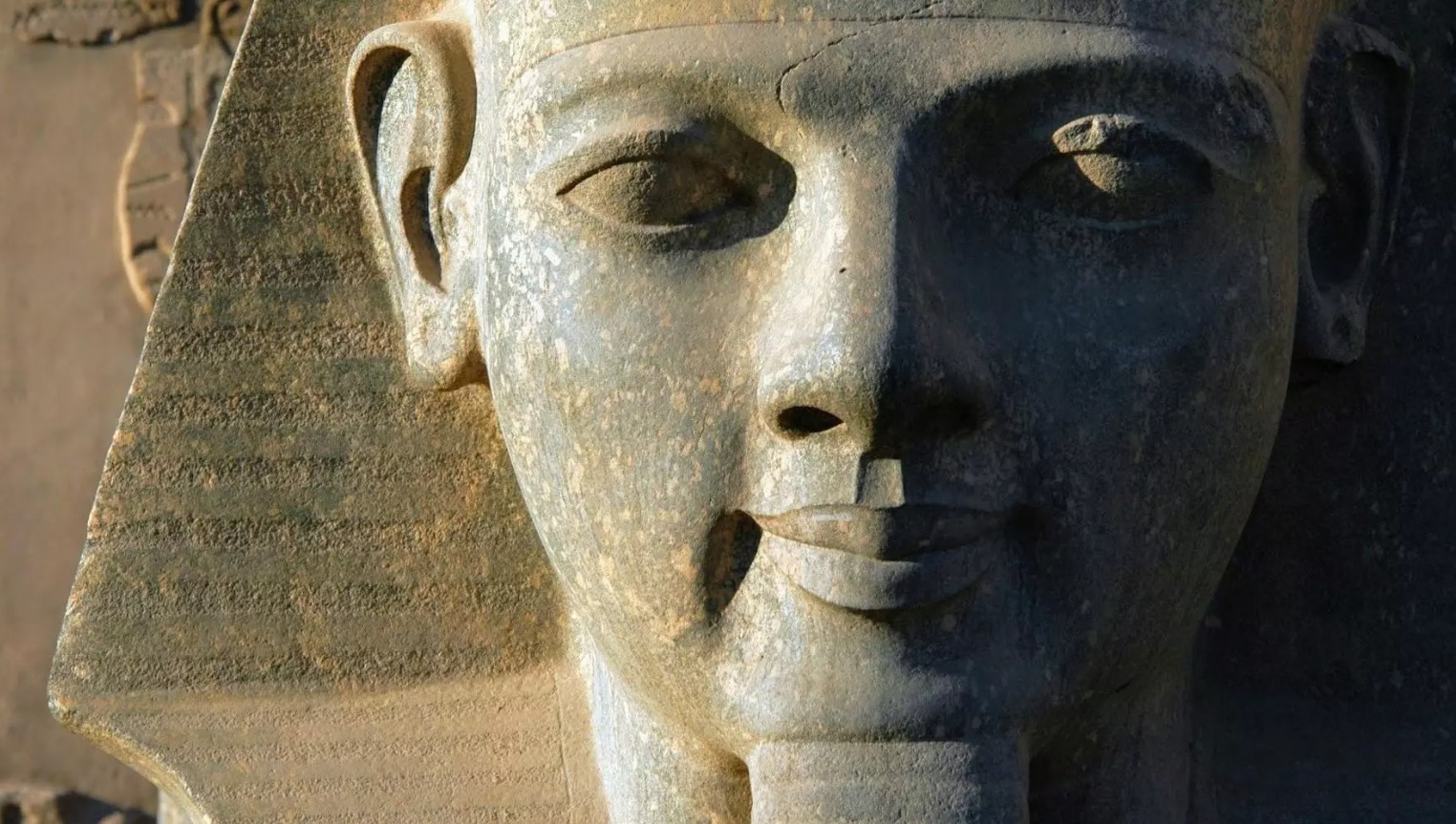 Фараон 3 книга. Фараон РАМЗЕС 2. Рамсес 12. 594— 589 Гг. н. э. Рамсес II статуя. Статуя фараона сети 1.