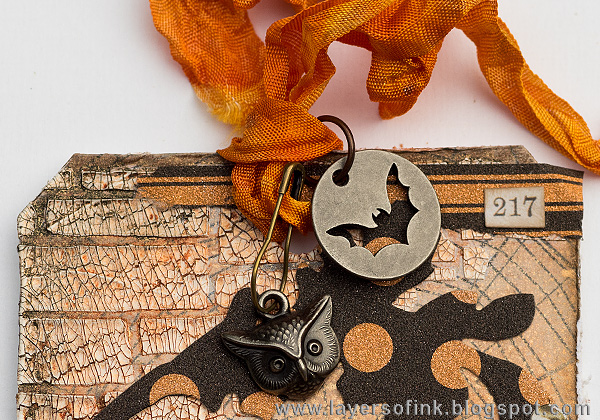 Layers of ink - Shimmer and Shine Halloween Tutorial by Anna-Karin with Tim Holtz Halloween products