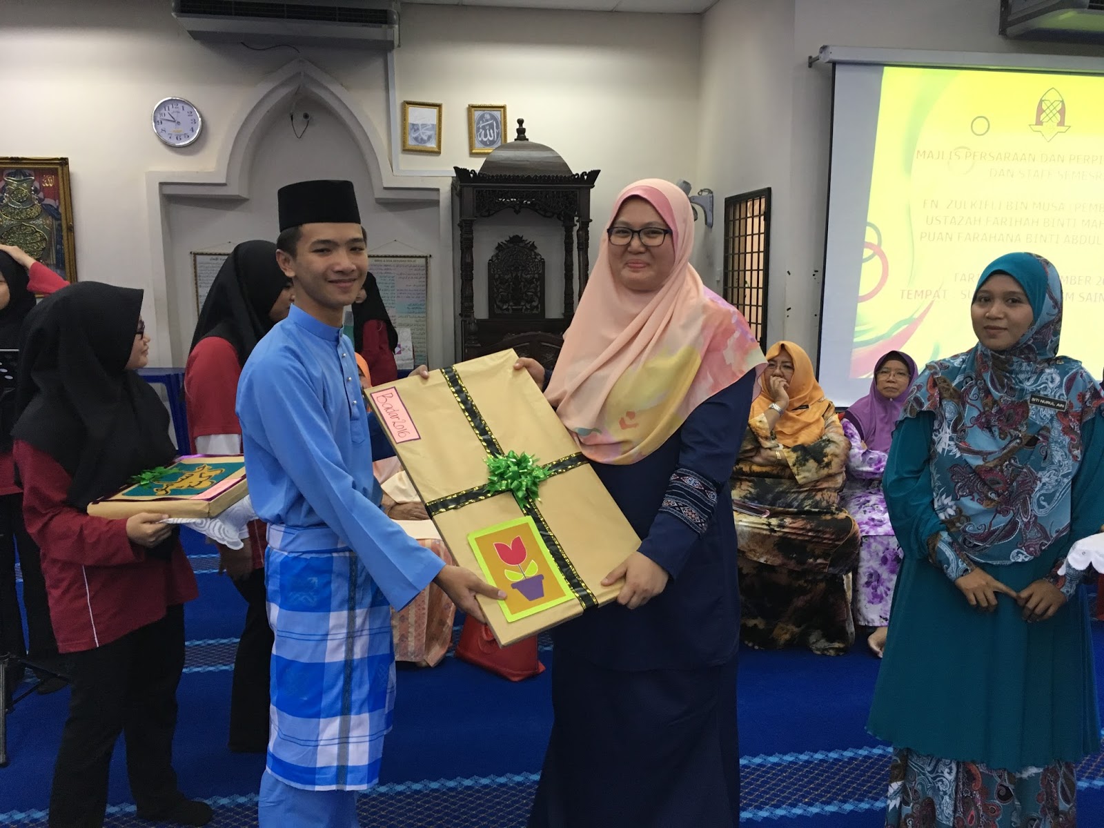 Sekolah Menengah Sains Rembau: Majlis Perpisahan Ustazah 