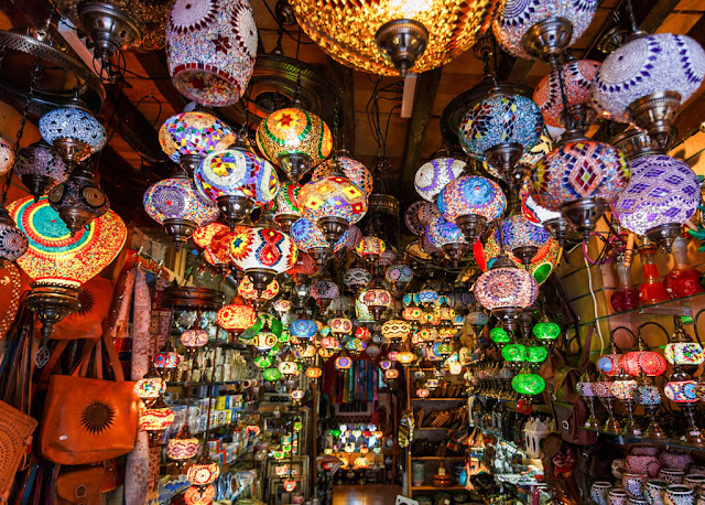 Range-lantern-lamp-hanging-market-Marrakesh-Morocco