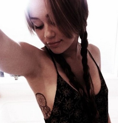 Miley Cyrus Fifth Body Tattoo Photo This is her fifth tattoo 