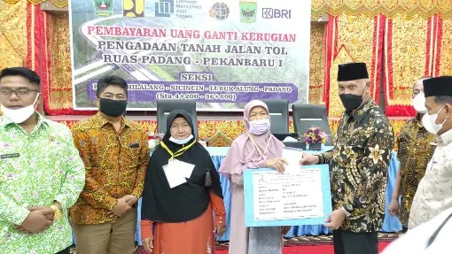 Gubernur Mahyeldi Saksikan Pembayaran Ganti Kerugian Tol Ruas Padang-Pekanbaru