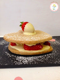 Galletas de nubes con fresas y chocolate blanco