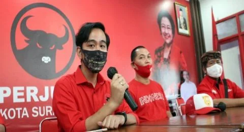 Calon Wali Kota Solo Gibran Rakabuming Raka senang dapat dukungan dari Gerindra. Gibran mengaku menerima amanah dari Ketua Umumnya, Prabowo Subianto