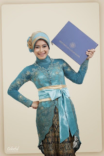 Ini Baju  Kebaya Modern Muslim Untuk Wisuda Kekinian  