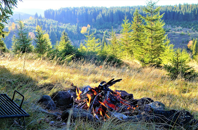 excursii-toplita-foc-gratar-munte-drumetii