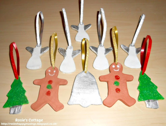 Fun with air dry clay and DIY tree ornaments: I had so much fun with air dry clay recently I wanted to try to make some DIY tree decorations :) 