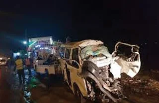 بالأسماء : مصرع وإصابه 5 أشخاص إثر  إنقلاب سيارة بطريق إدفو - مرسى علم