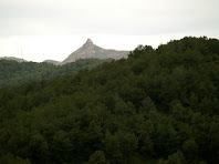 El Castell de Pera des de la Carena de l'Illa