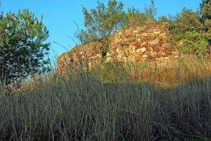 Restes de l'ermita de Sant Miquel de l'Arn