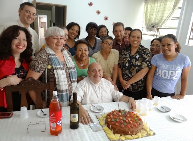 El Padre Alexander Mendonça festejó su feliz cumpleaños entre hermanos y amigos