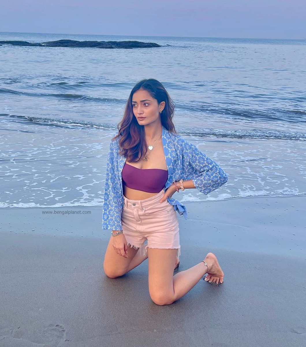 Tridha-Choudhury-looks-chic-hot-and-classy-in-these-pictures-41-Bengalplanet.com