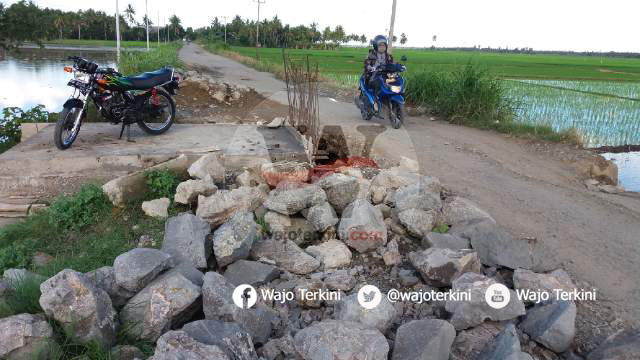 Pembangunan Jembatan Poros Tosora Sengkang Terbengkalai