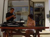 dive instructor shows a diving mask to a student