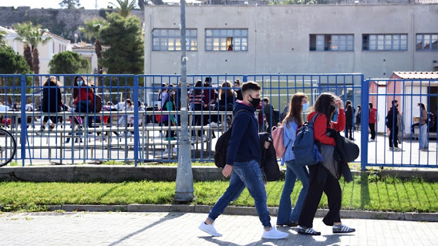 Παρατείνεται το σχολικό έτος