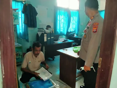 Mempererat Tali Silaturahmi Kapolsek Cimarga Polres Lebak Ke Kantor Desa Mekarmulya Dan Memberikan Pesan-Pesan Kamtibmas Kepada Para Prades