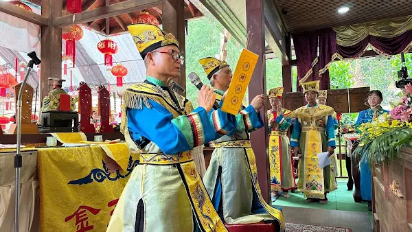 ▲彰化縣花壇鄉的玄門真宗作為台灣第一個以關聖帝君信仰為中心成立的宗教信仰中心，在疫情後發起的點燈祈福活動。（記者林明佑翻攝）