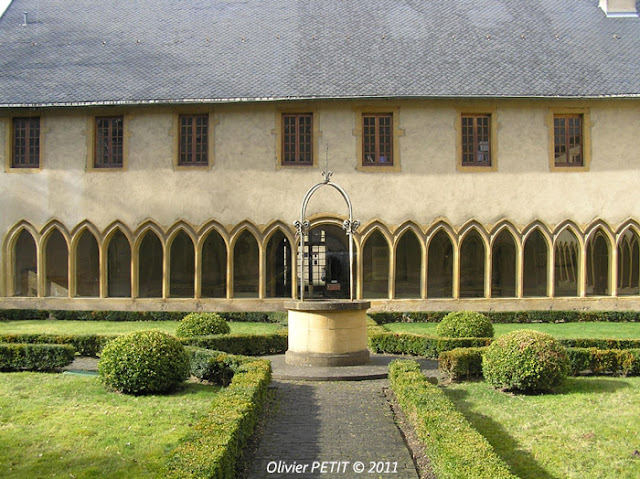 METZ (57) - Le cloître des Récollets