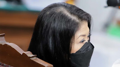 Nangis Putri Candrawathi Bantah Kesaksian Kriminolog, Minta Ahli Pahami Dirinya