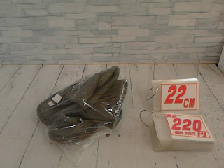 中古品　ブーツ　２２ｃｍ　２２０円