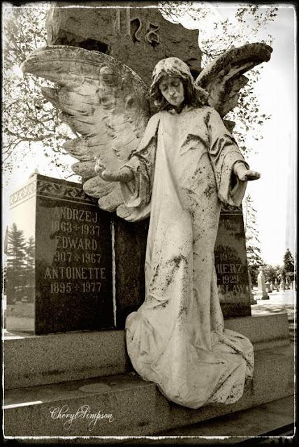 Ángel en el Cementerio de San Adalberto.