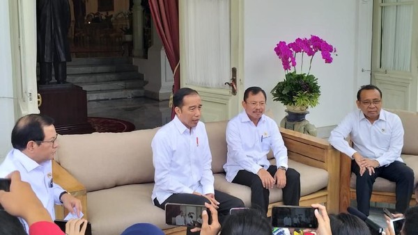 Saat Jokowi Umumkan Langsung 2 WNI Positif Corona