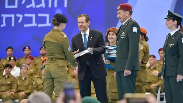 Presidente Herzog premia 120 soldados excepcionais no 75º aniversário de Israel