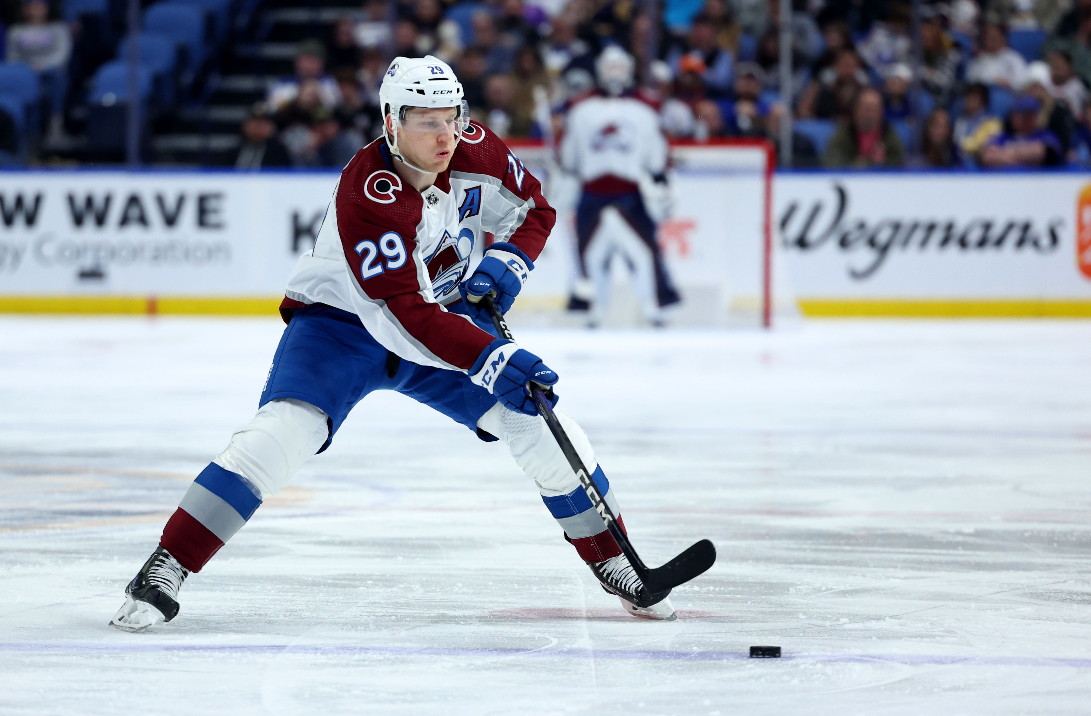 Avalanche's Nathan MacKinnon out vs. Red Wings with lower-body injury